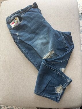 Judy Blue Medium Blue Distressed Boyfriend Blue Jeans